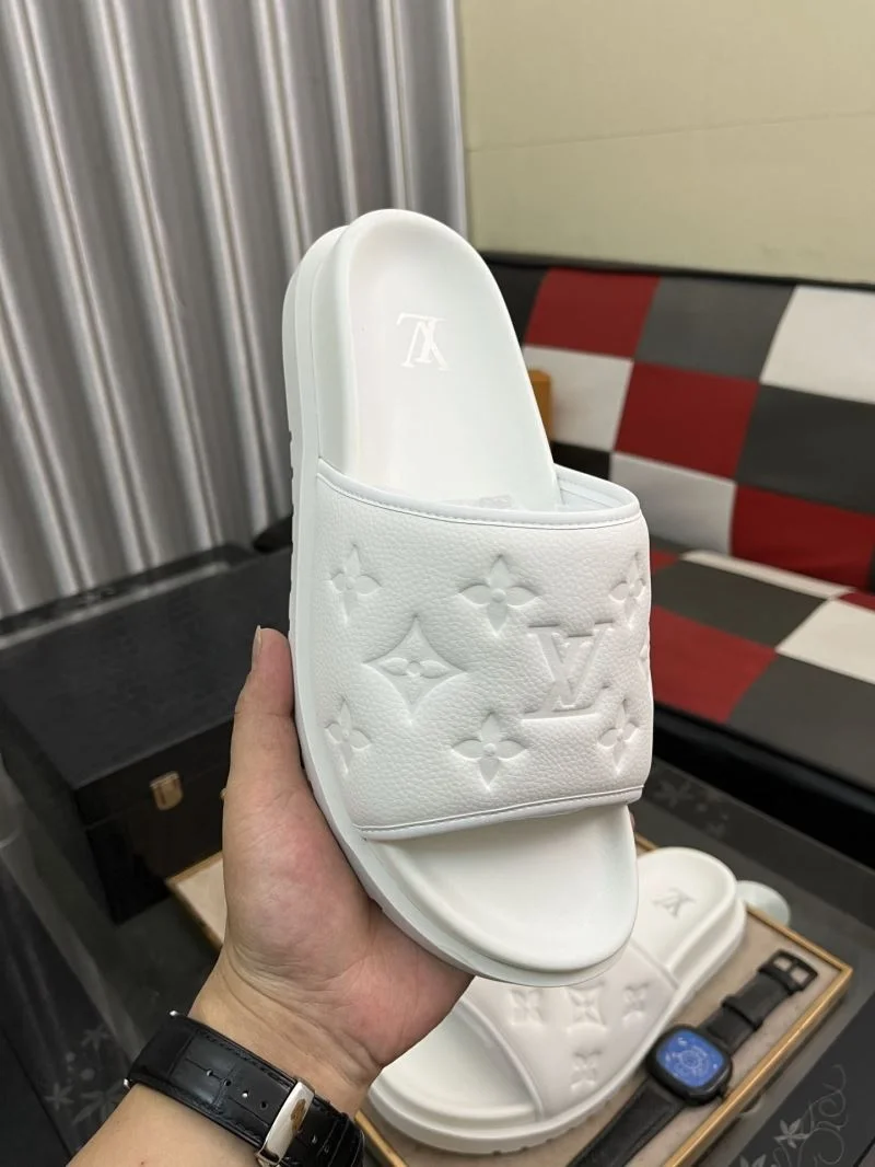 Modern Louis Vuitton Slippers 32619