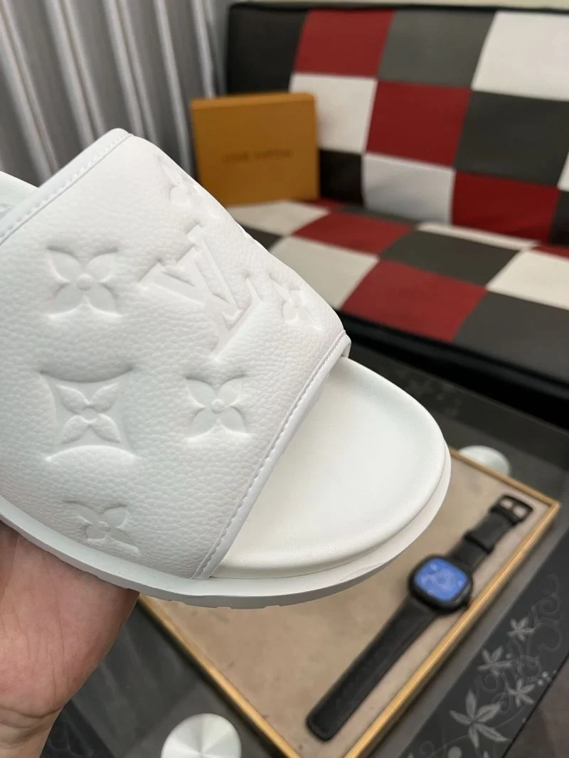 Modern Louis Vuitton Slippers 32619