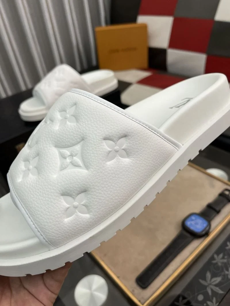 Modern Louis Vuitton Slippers 32619