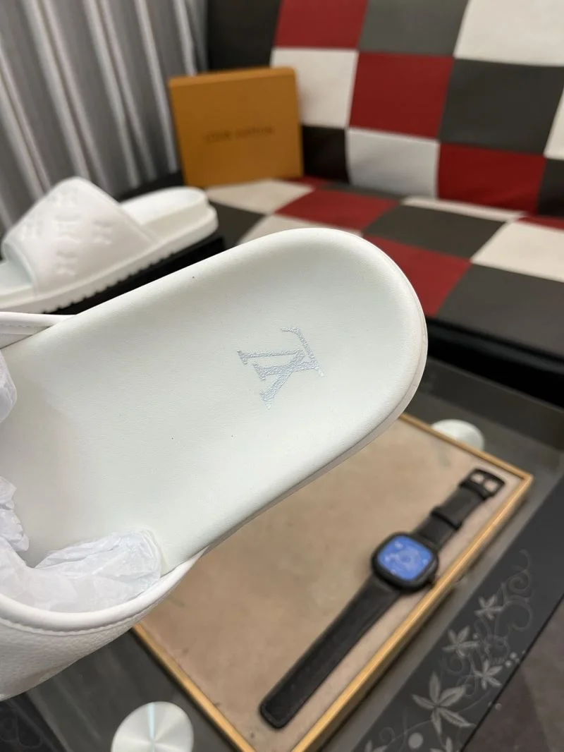 Modern Louis Vuitton Slippers 32619
