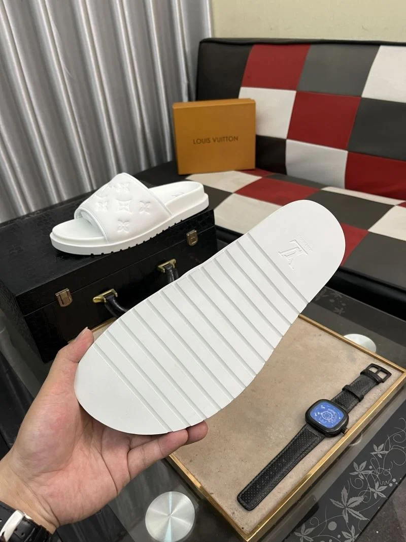 Modern Louis Vuitton Slippers 32619