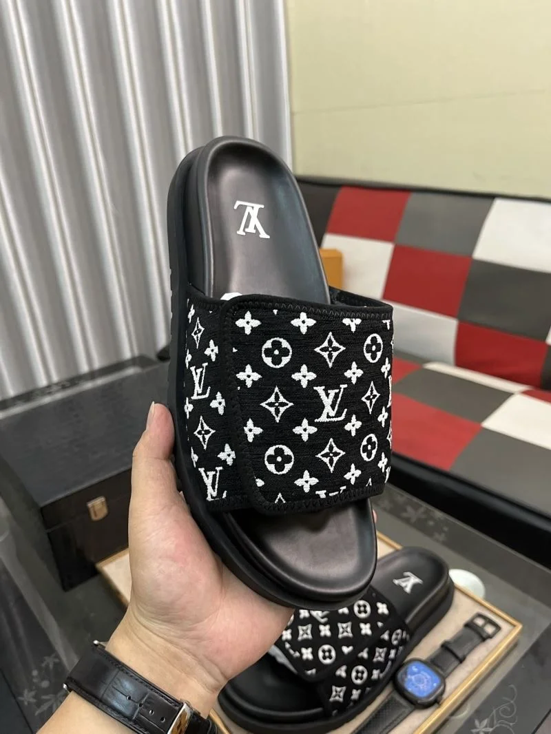 ComfortFit Louis Vuitton Slippers 32620