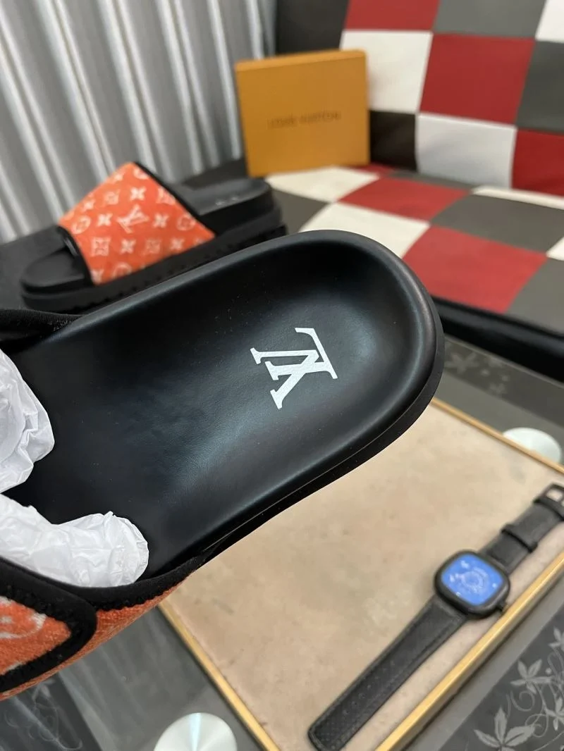 Unisex Louis Vuitton Slippers 32611