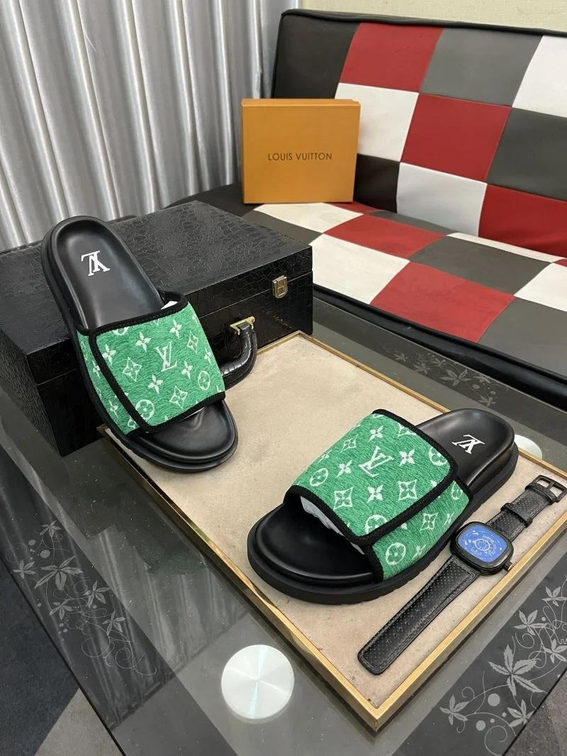 Bold Louis Vuitton Slippers 32609
