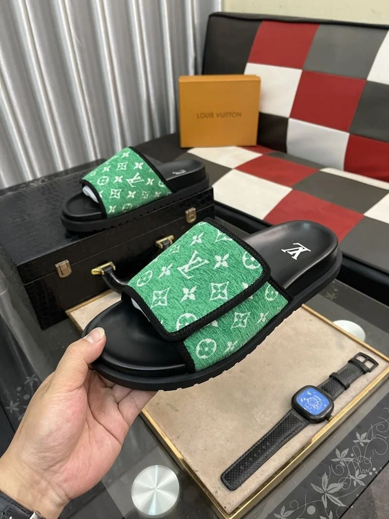 Bold Louis Vuitton Slippers 32609