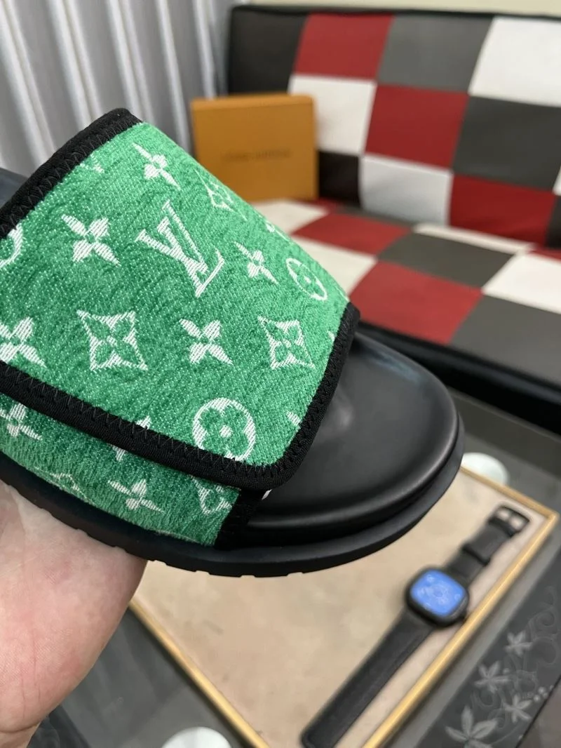 Bold Louis Vuitton Slippers 32609