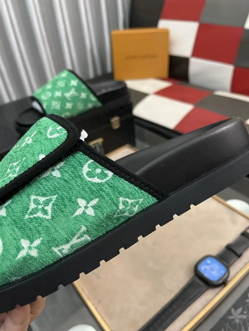 Bold Louis Vuitton Slippers 32609