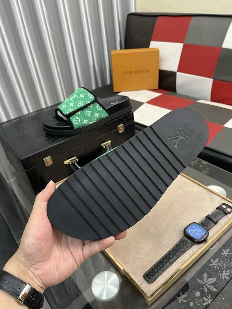 Bold Louis Vuitton Slippers 32609
