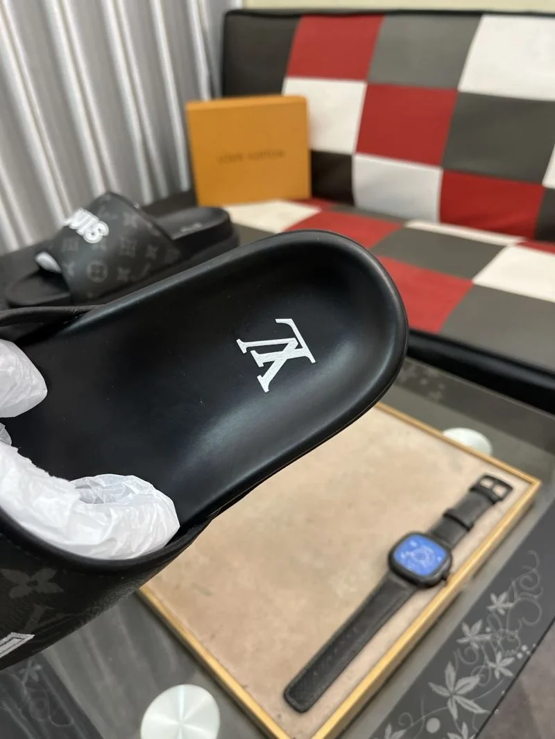 Seasonal Louis Vuitton Slippers 32612
