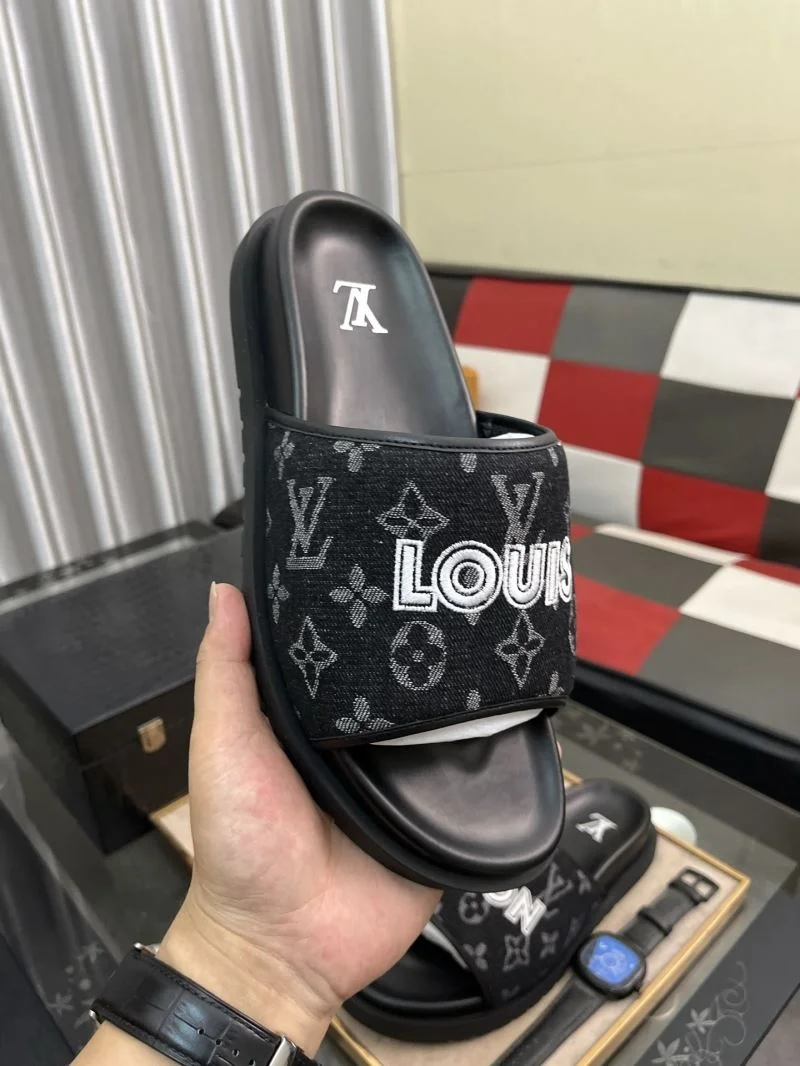 WellDesigned Louis Vuitton Slippers 32616