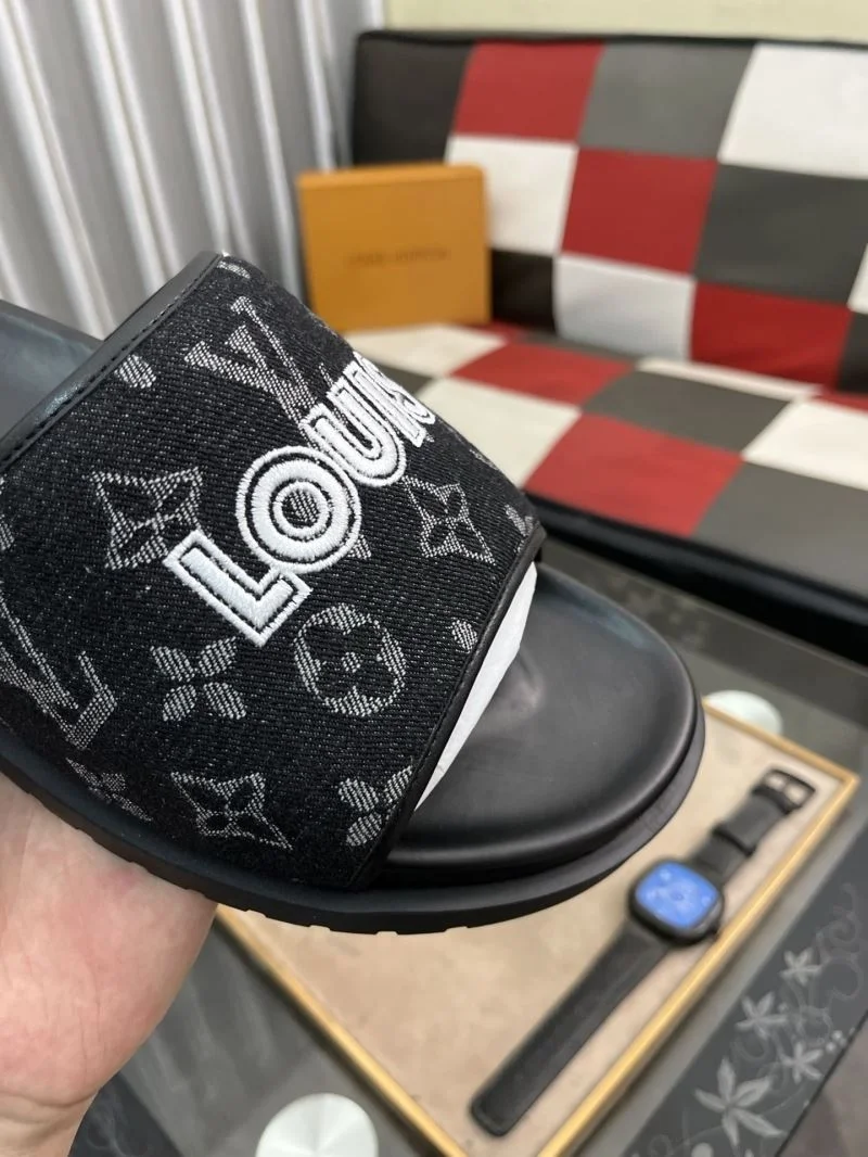 WellDesigned Louis Vuitton Slippers 32616