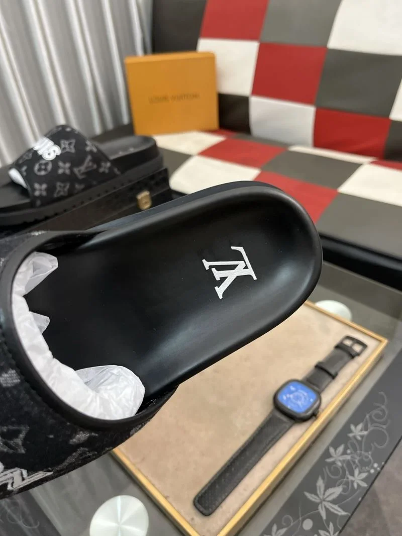 WellDesigned Louis Vuitton Slippers 32616