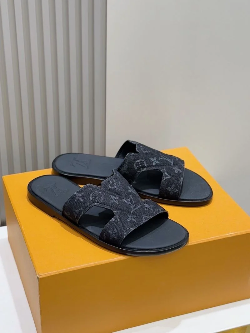 Stylish Louis Vuitton Slippers 32610