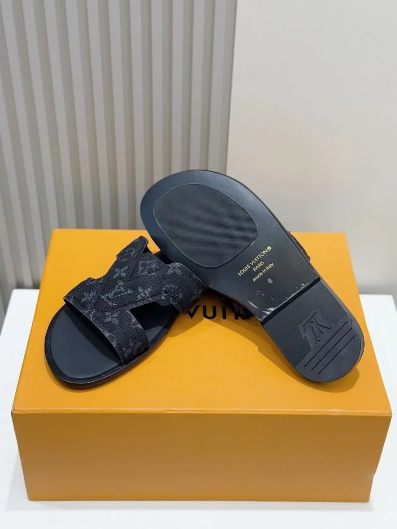 Stylish Louis Vuitton Slippers 32610