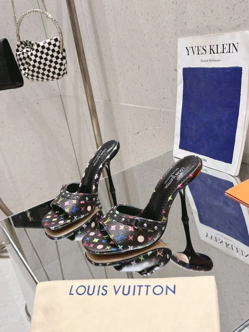 Modern Louis Vuitton Slippers 33306