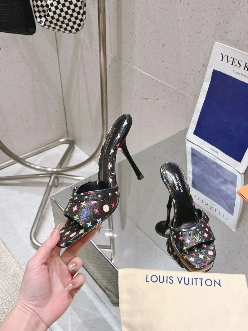 Modern Louis Vuitton Slippers 33306