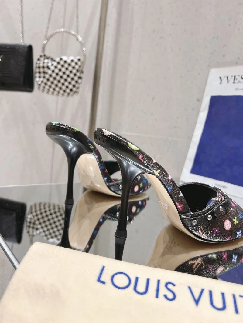 Modern Louis Vuitton Slippers 33306