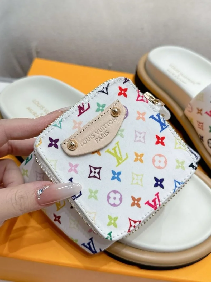 AllSeason Louis Vuitton Slippers 33304