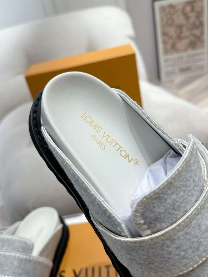 Compact Louis Vuitton Slippers 33309