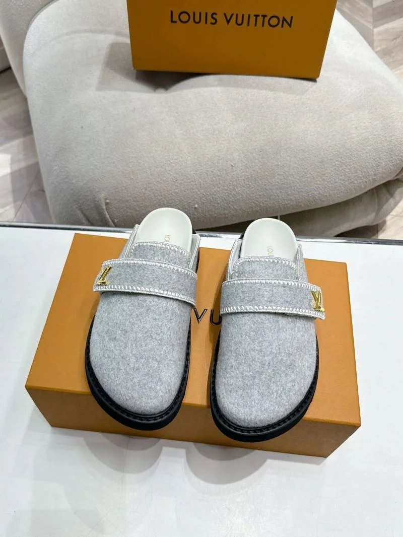 Compact Louis Vuitton Slippers 33309