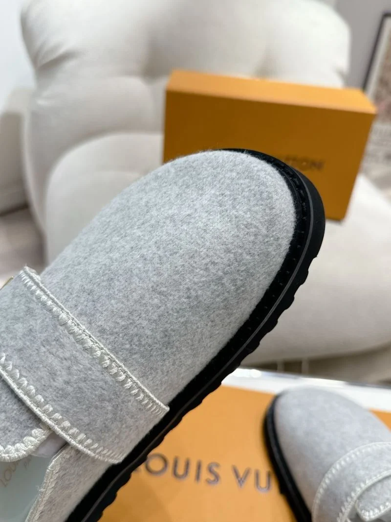 Compact Louis Vuitton Slippers 33309