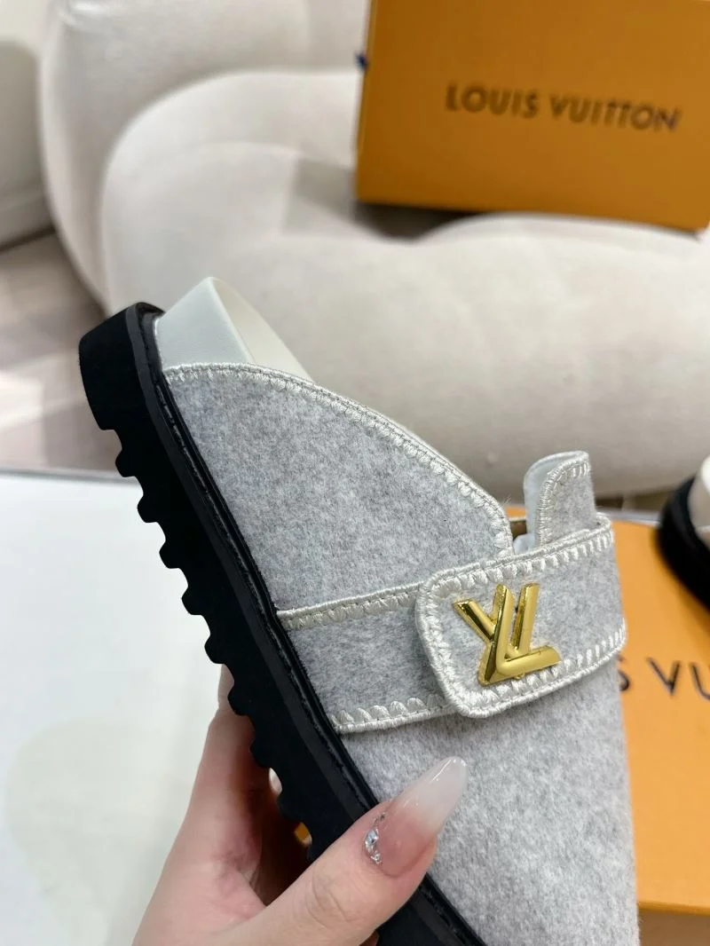Compact Louis Vuitton Slippers 33309