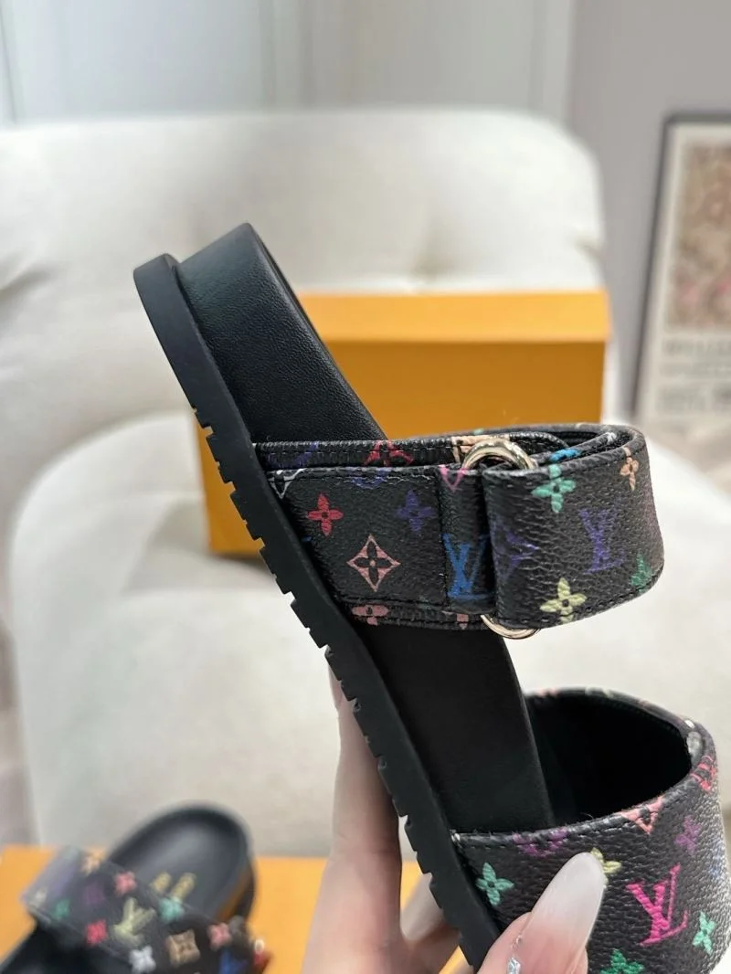 Stylish Louis Vuitton Slippers 33307