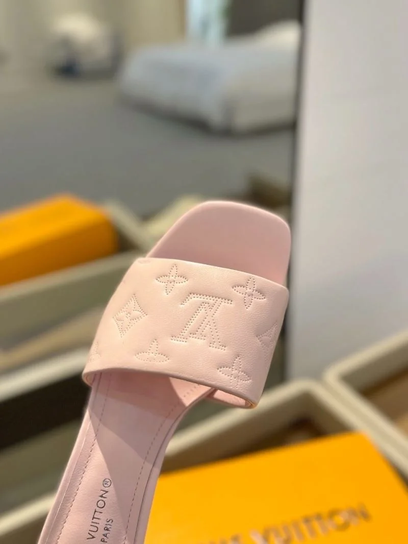 Louis Vuitton Slippers Casual 33282