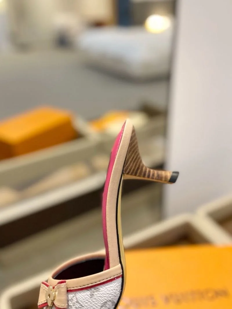 Supportive Louis Vuitton Slippers 33280