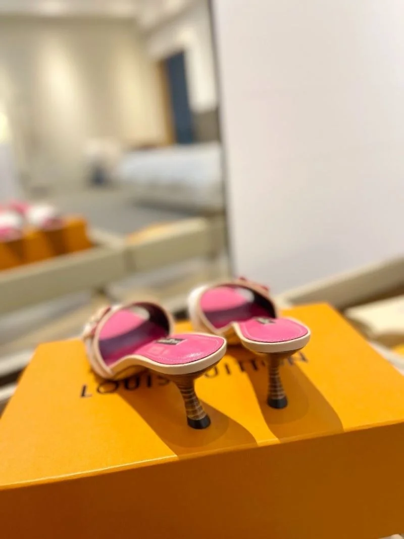 Supportive Louis Vuitton Slippers 33280