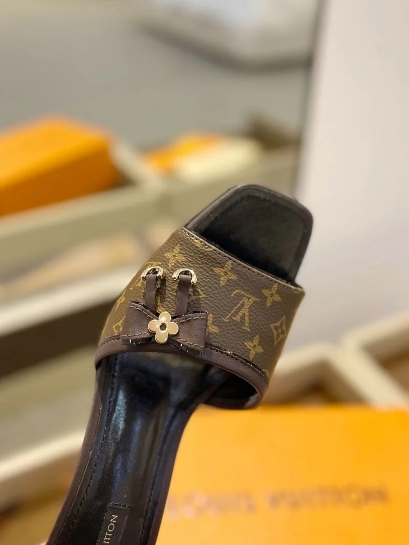 Trendy Louis Vuitton Slippers 33279