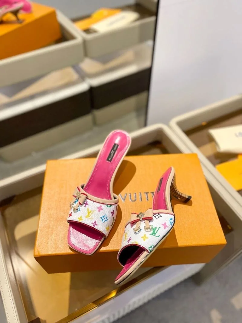 Bright Louis Vuitton Slippers 33278