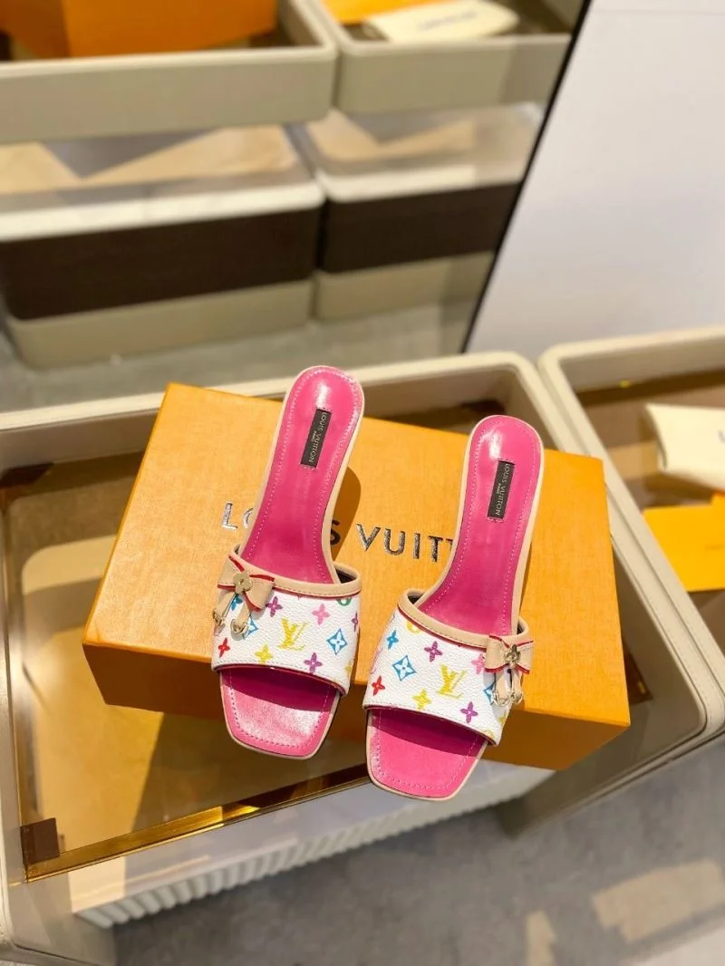 Bright Louis Vuitton Slippers 33278