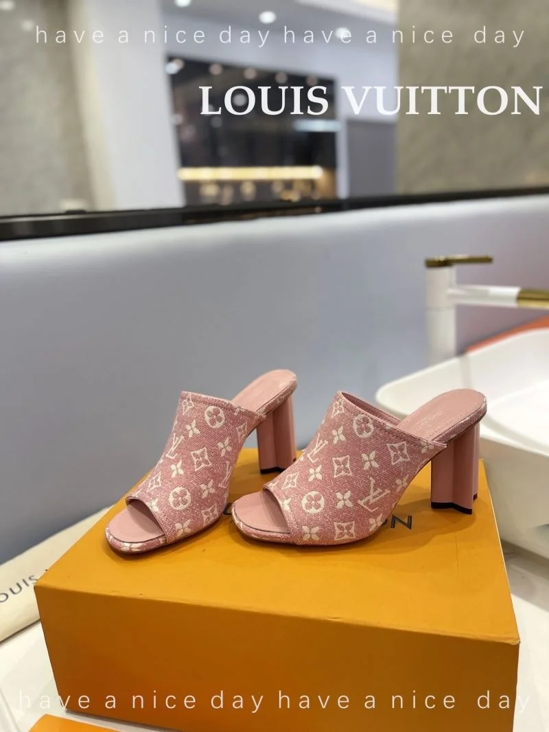 Bright Louis Vuitton Slippers 33264