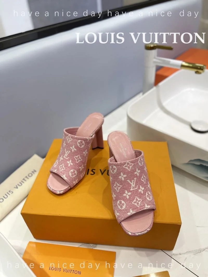 Bright Louis Vuitton Slippers 33264