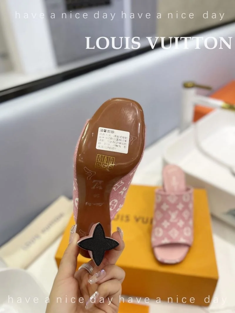 Bright Louis Vuitton Slippers 33264