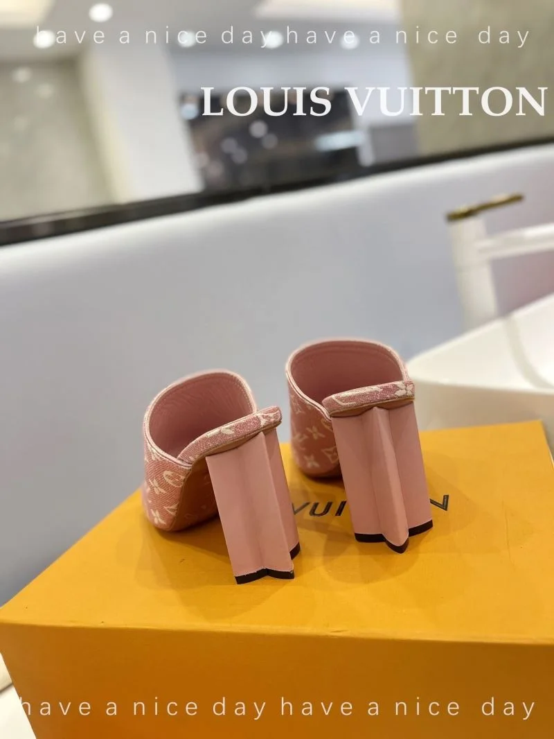Bright Louis Vuitton Slippers 33264