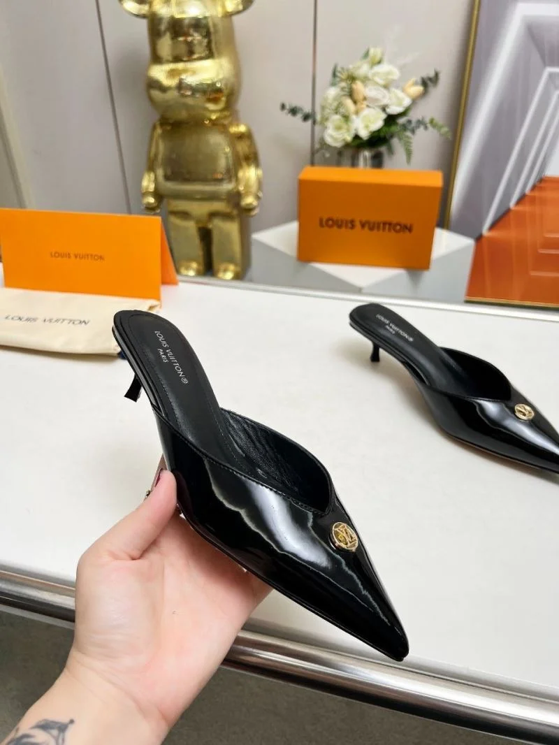 Cozy Louis Vuitton Slippers 33247