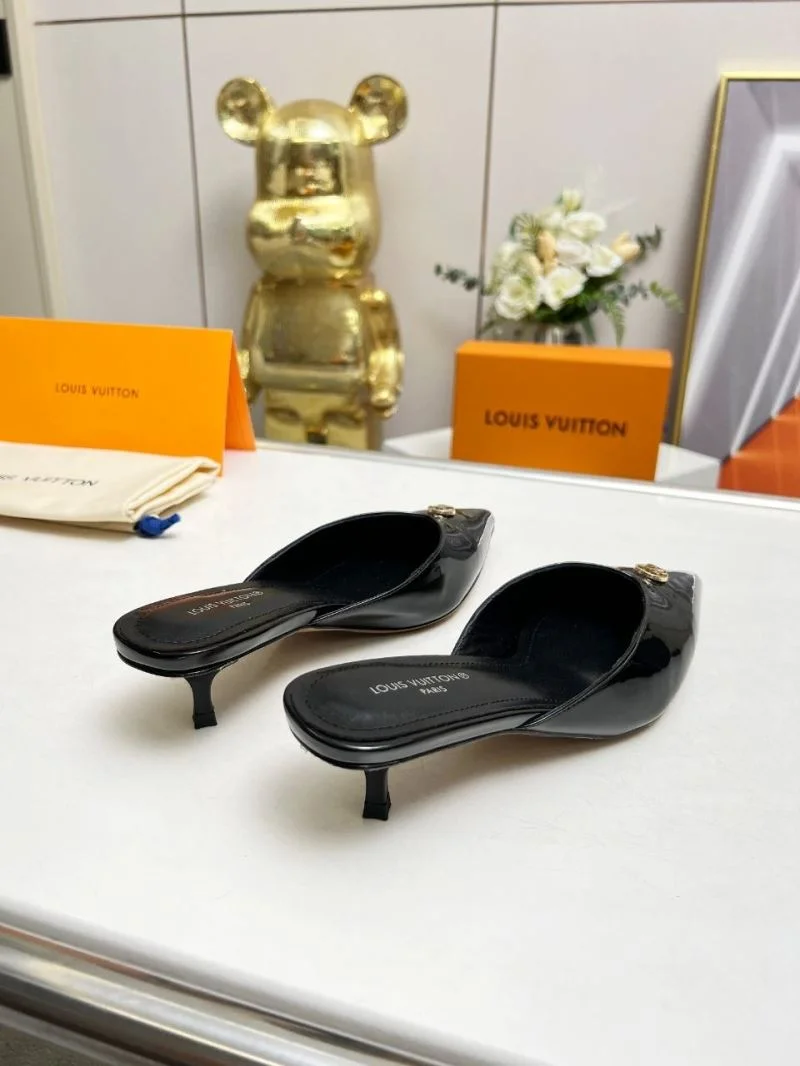 Cozy Louis Vuitton Slippers 33247