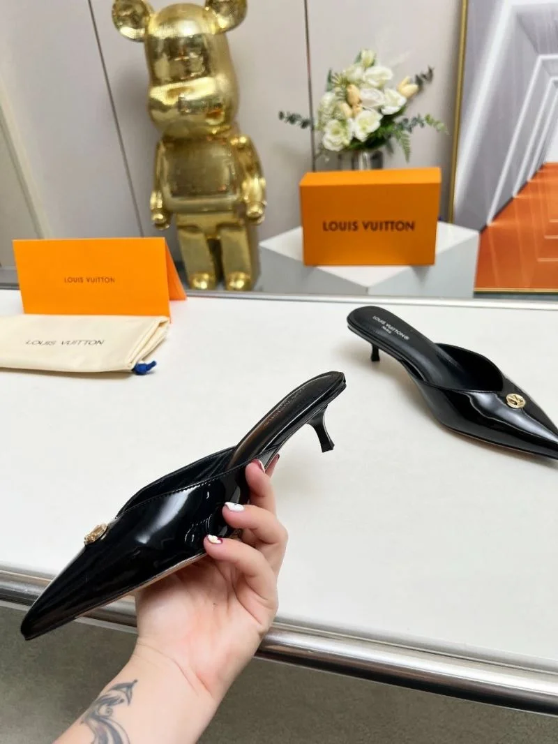 Cozy Louis Vuitton Slippers 33247