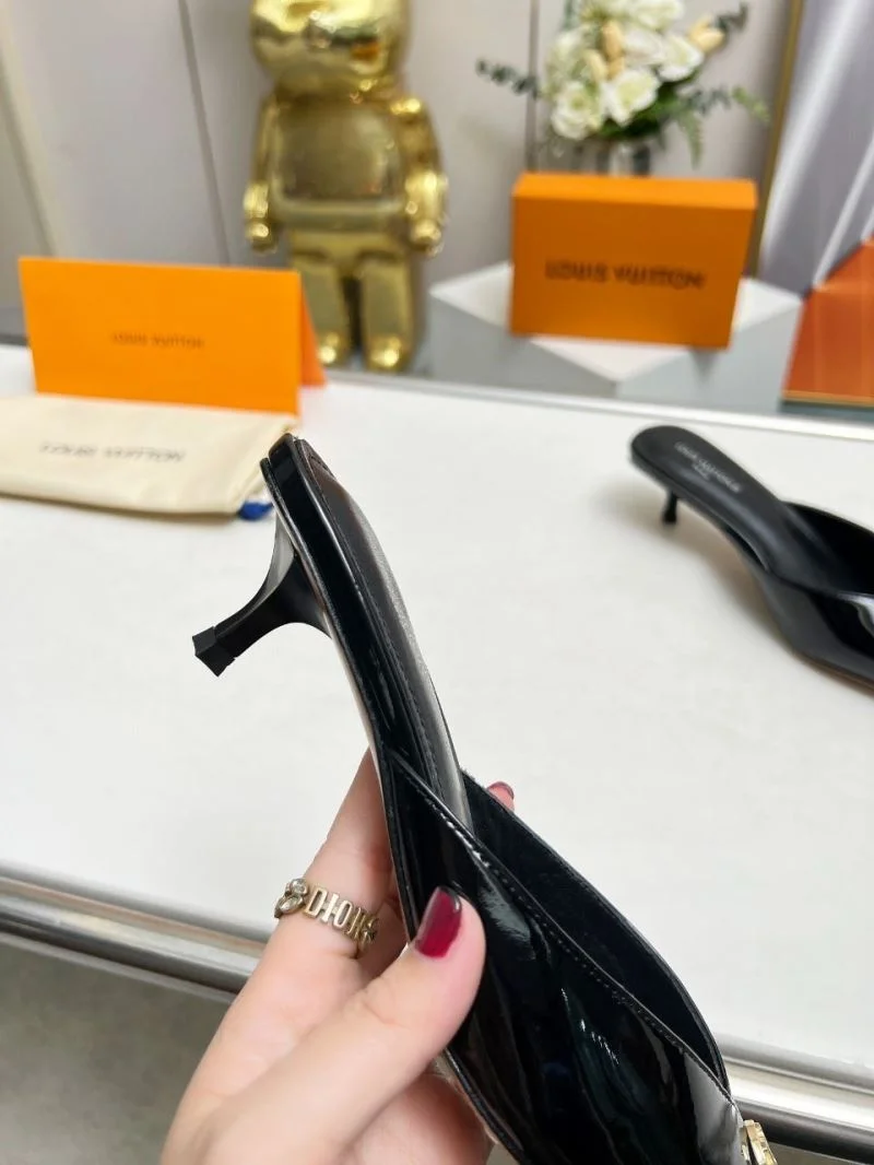 Cozy Louis Vuitton Slippers 33247
