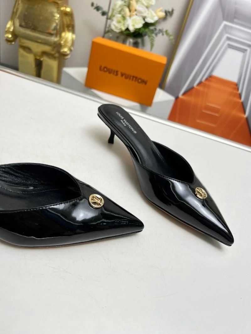 Cozy Louis Vuitton Slippers 33247