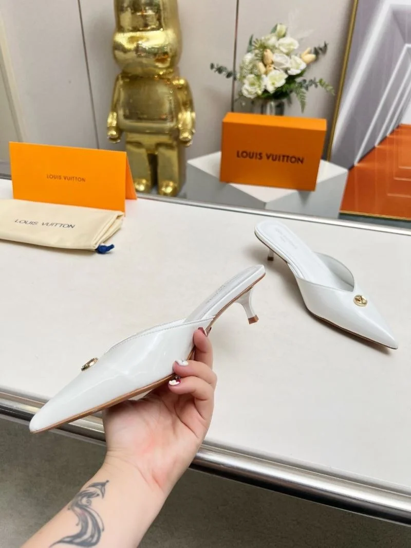 Flexible Louis Vuitton Slippers 33261