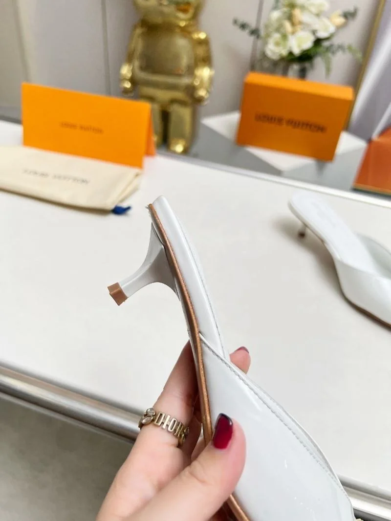 Flexible Louis Vuitton Slippers 33261