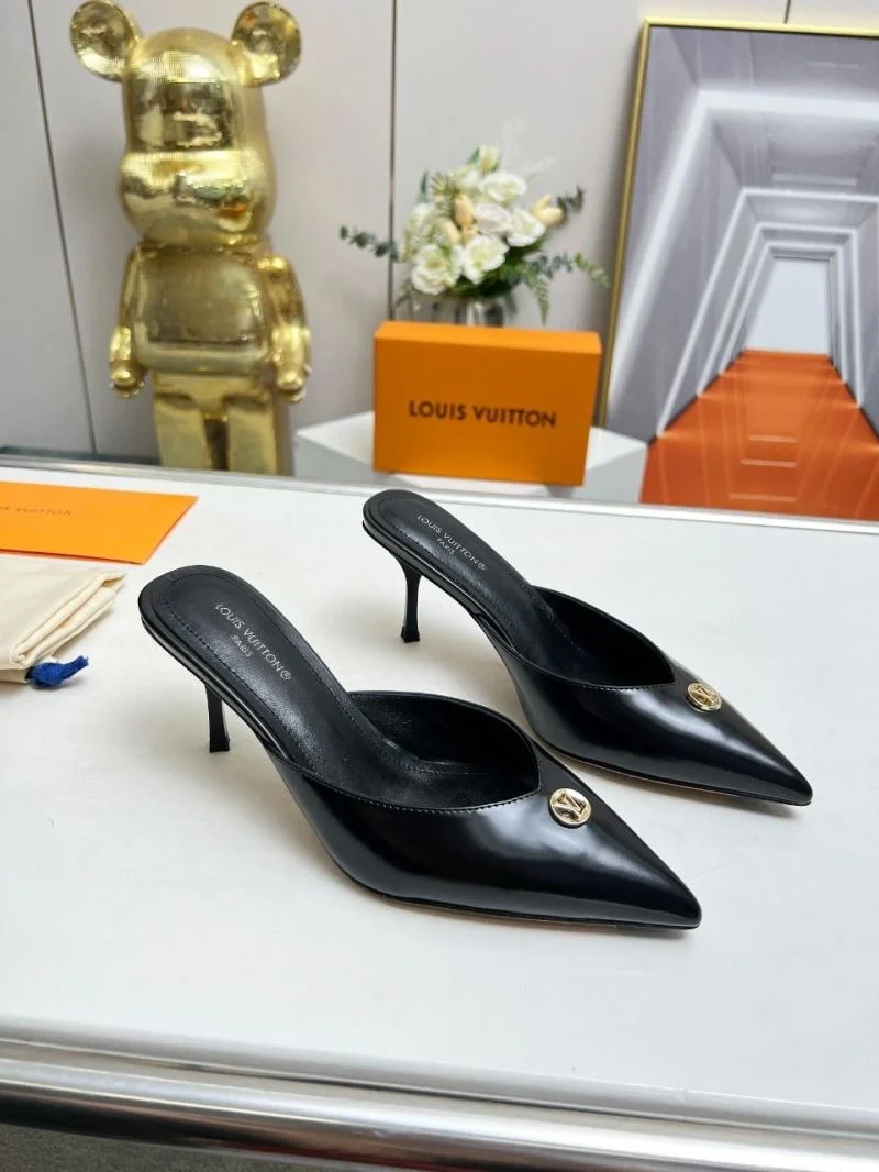 Sleek Louis Vuitton Slippers 33251