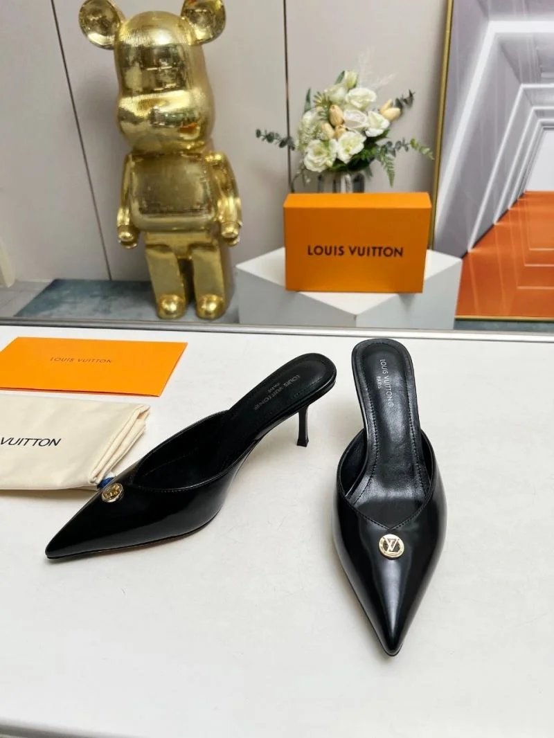 Sleek Louis Vuitton Slippers 33251
