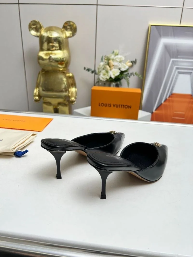 Sleek Louis Vuitton Slippers 33251