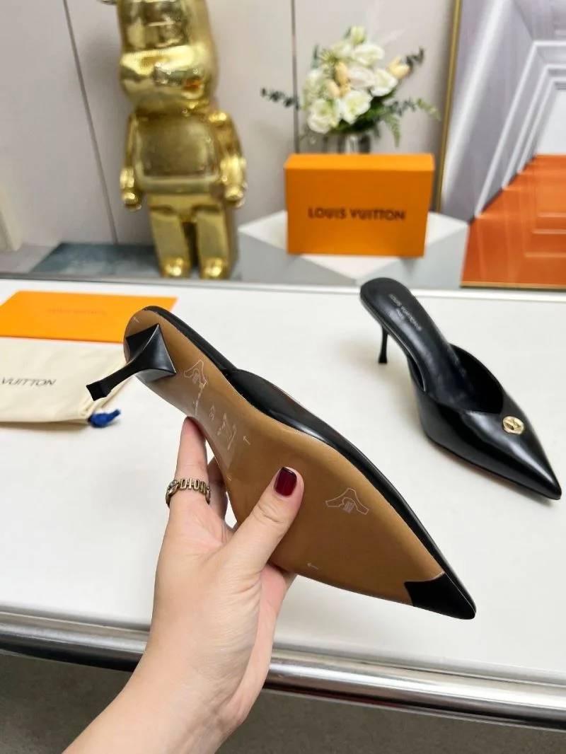 Sleek Louis Vuitton Slippers 33251