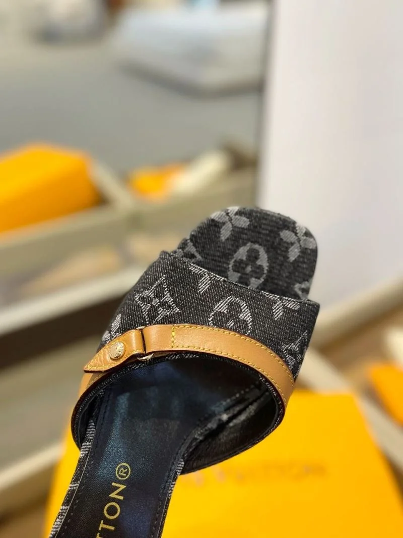 ZipUp Louis Vuitton Slippers 33238
