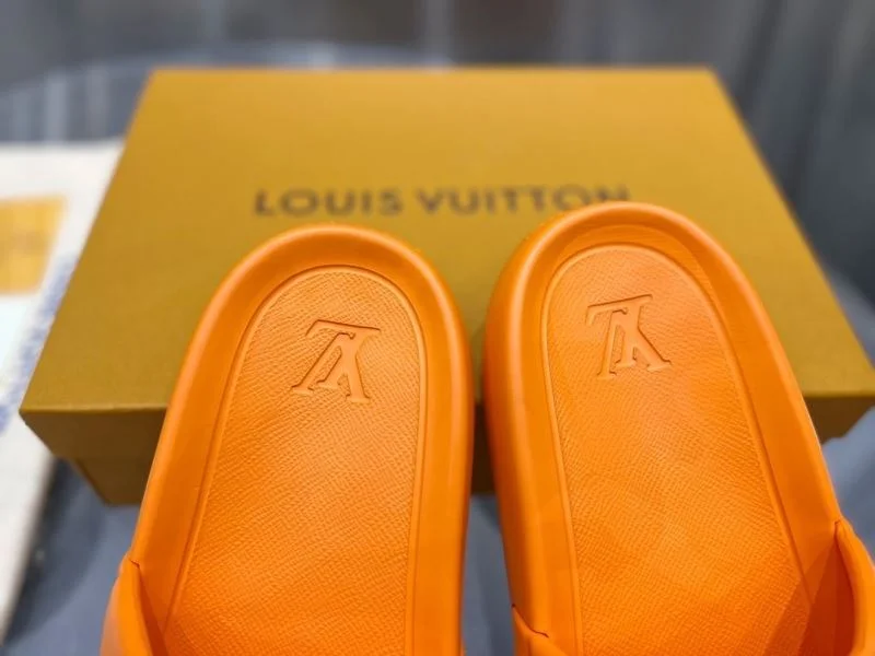 SmoothTexture Louis Vuitton Slippers 31118